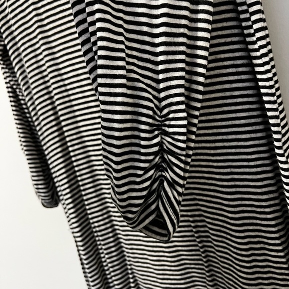 Striped 3/4 sleeve tunic. - Picture 4 of 6